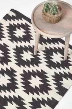 Image of Zurich Handwoven Cotton Geometric Pattern Kilim Rug