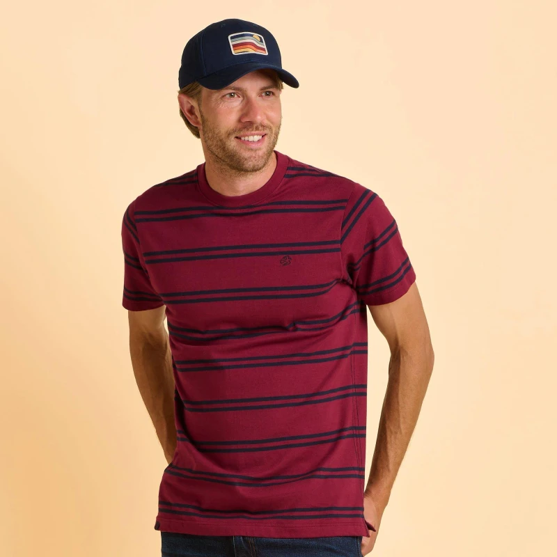 Image of Brakeburn Brakeburn Men Callender Stripe Tshirt in Red Size: large Red L Male 5052414967061