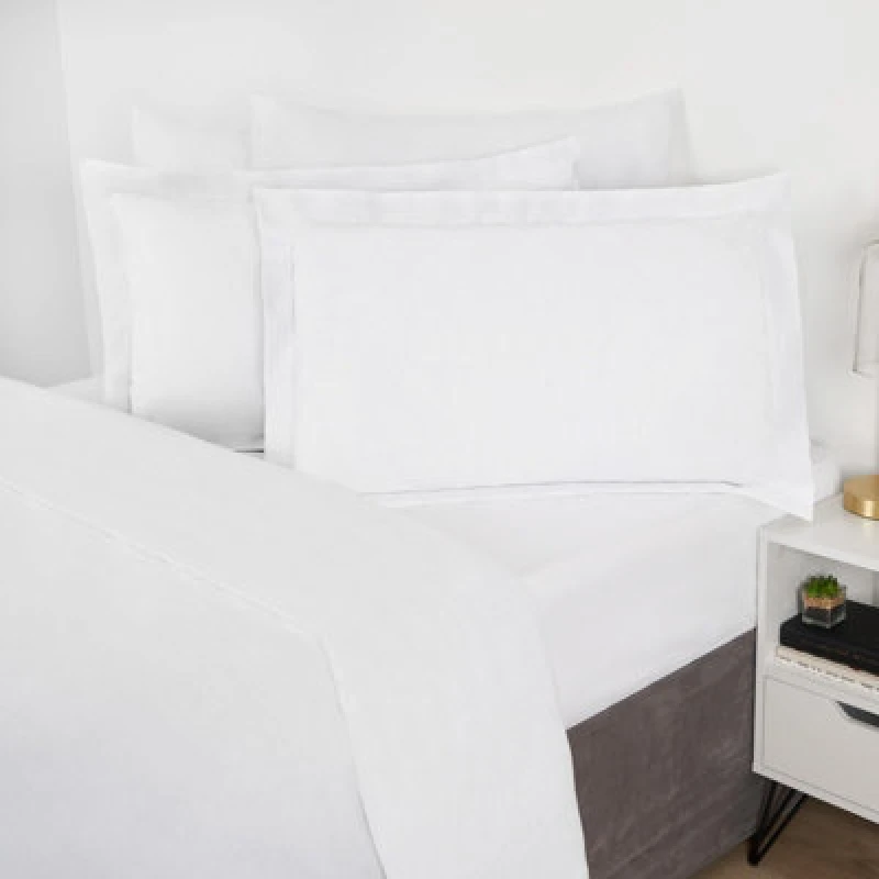 Image of OHS OHS 2 x Soft Plain Cotton Oxford Edge Pillowcases UK in White White One Size Unisex 5027434153374
