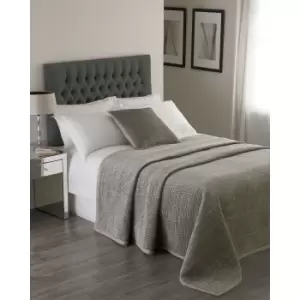 image of Riva Home Brooklands Bedspread (240x250cm) (Silver)