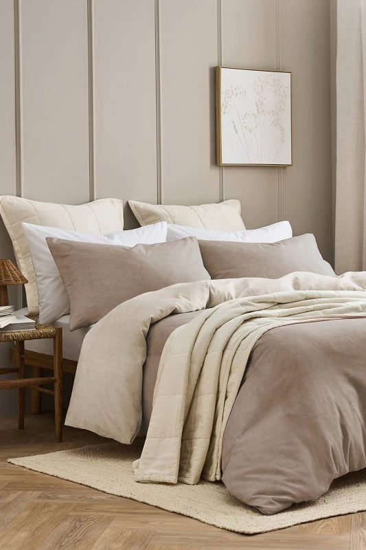 Image of CHRISTY 'Relaxed Linen' Washed Finish Reversible Duvet Cover Set in Beige Size: Super King Beige Unisex Super King