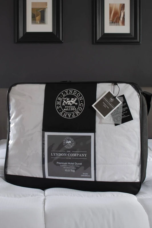 Image of The Lyndon Company Hotel Premium Soft Touch 10.5 Tog All Year Round Duvet in White Size: King White Unisex King