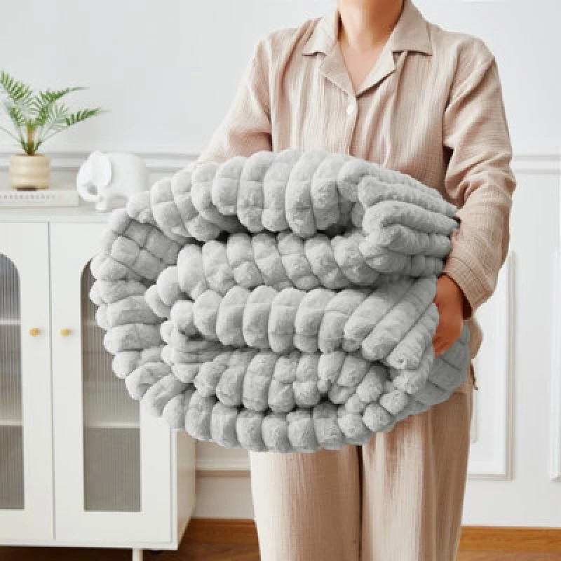 Image of Ezysleep Ezysleep Super Soft Luxury Faux Fur Box Throw in Silver Size: Large Silver Large Unisex 0721545366931