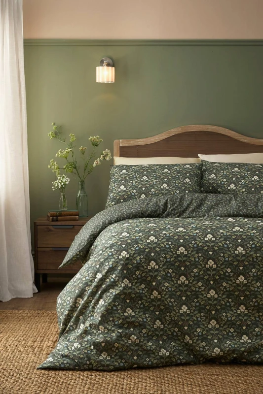 Image of Dreams & Drapes 'Heritage Floral' Easy Care Duvet Cover Set in Green Size: Single Green Unisex Single