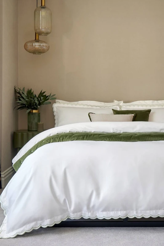 Image of CHRISTY Scallop Edge Cotton Sateen Duvet Sets in Green Size: King Green Unisex King