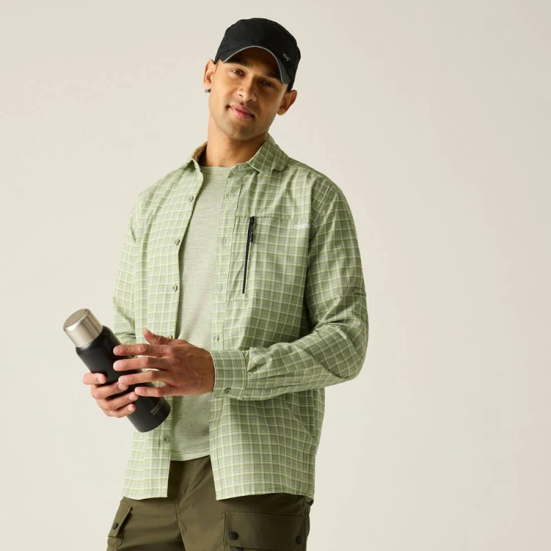 Image of Regatta Mens Anti-Insect Travel Light Long Sleeved Shirt in Pale Green Size: 2XL Pale Green Male 2XL