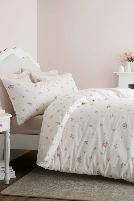 Image of Bianca 'Vintage Rosebud Lace' 200 TC Cotton Reversible Duvet Cover Set in Cream Size: King Cream Unisex King