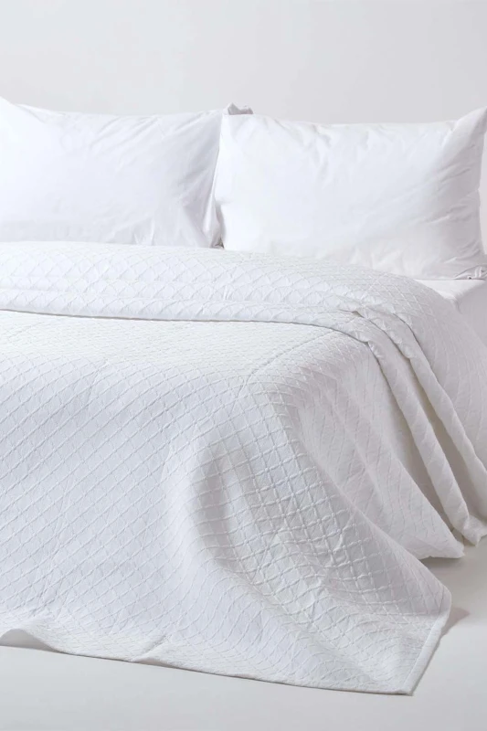Image of Homescapes White Cotton Contemporary Diamond Pattern Metelasse Bedspread, Single