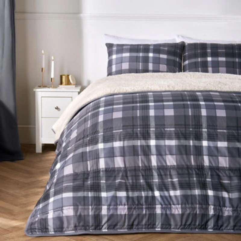 Image of OHS OHS Tartan Check Sherpa Reversible 10.5 Tog Washable Coverless Duvet with Pillowcases in Red Size: Single Red Single Unisex 5027434230679
