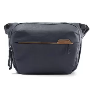 Image of Peak Design Everyday Sling Bag 6L V2 in Midnight