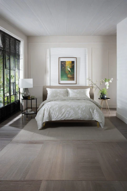 Image of The Lyndon Company The Lyndon Company Petite Fleure Printed 100% Cotton Duvet Cover Set with Piped Edges in Natural Size: Single Natural Single Unis