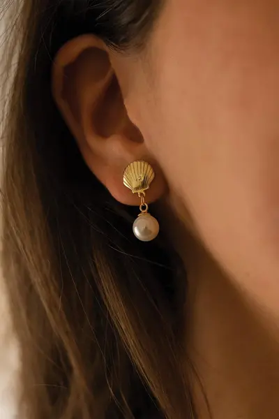 Image of Elk & Bloom 18K Gold Shell Pearl Mermaid Stud Earrings Gold