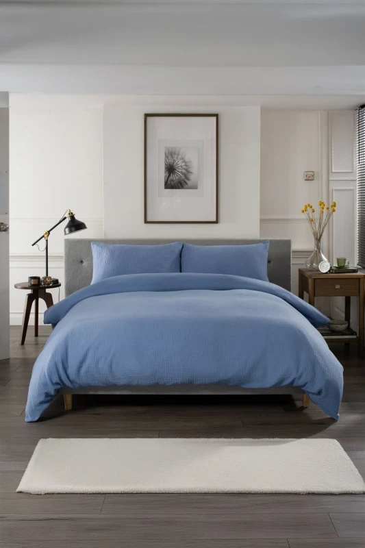 Image of The Lyndon Company The Lyndon Company St Quentin 100% Cotton Reversible Duvet Bedlinen in Mid Blue Size: Single Mid Blue Single Unisex 5054990125255