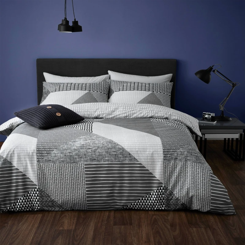 Image of Catherine Lansfield Catherine Lansfield Geo Grey & White Bedding Set - King size