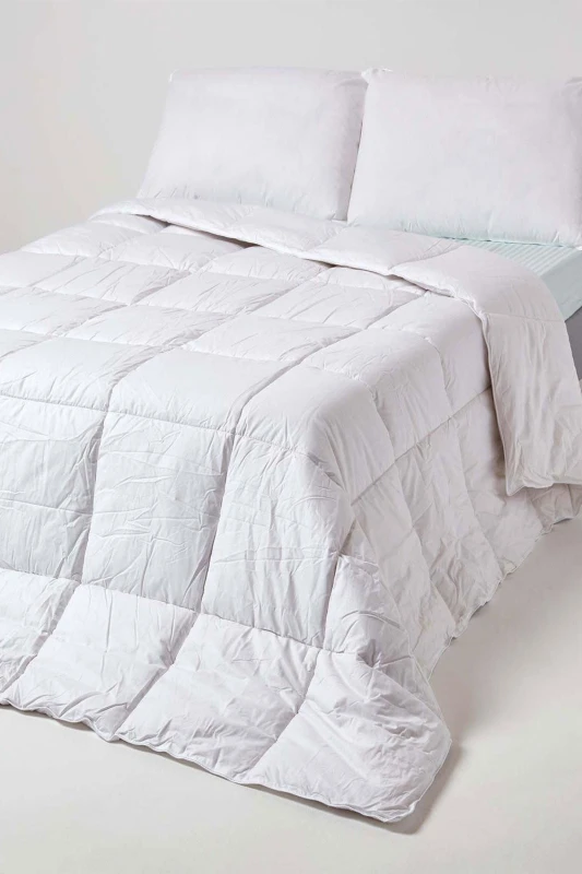 Image of Homescapes Indulgent Pure Mulberry Silk Blend 13.5 Tog Autumn/winter Duvet, King