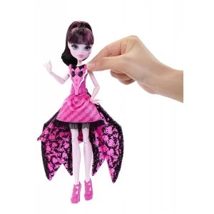 image of Monster High Draculaura Transforming Doll