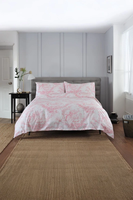 Image of The Lyndon Company The Lyndon Company Toile De Jouy Luxurious 200 Thread Count 100% Cotton Duvet Cover in Pink Size: Super King Pink Super King Unis