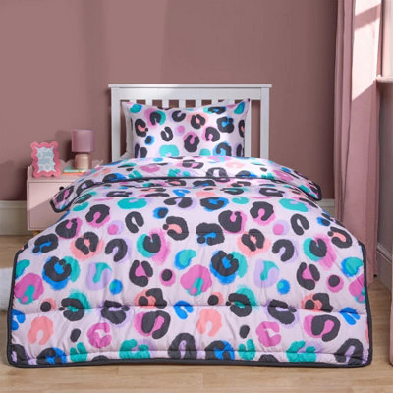 Image of OHS OHS Coverless 10.5 Tog Duvet Set Leopard Kids Quilt Bedding Pillowcase in Pink Size: Single Pink Single Unisex 5027434211890