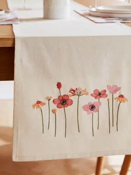 Image of Catherine Lansfield Flowers Runner