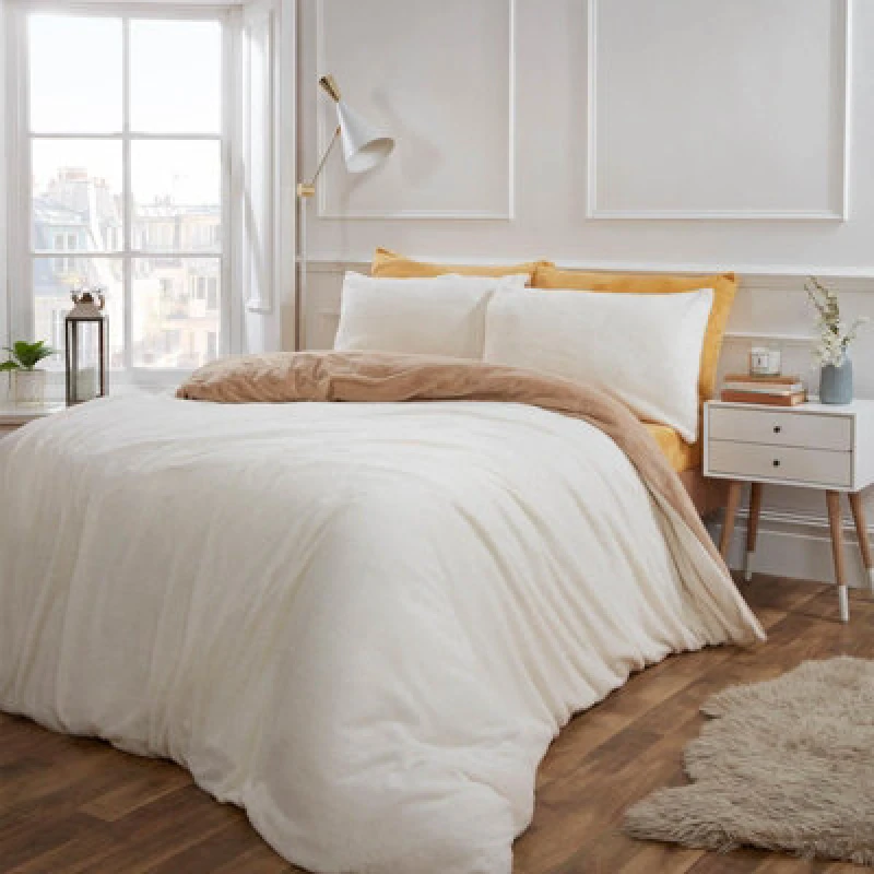 Image of OHS OHS Reversible Teddy Duvet Cover with Pillowcase in Beige Size: Single Beige Single Unisex 5027434010981