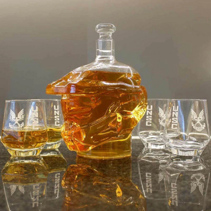 Image of Menkind Menkind Halo Master Chief Helmet Decanter Set