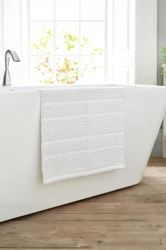 Image of Deyongs Deyongs Romeo Textured 100% Cotton Bath Mat - 1500gsm Absorbent Bathroom Rug in White White Bath Mat Unisex 5054990136800