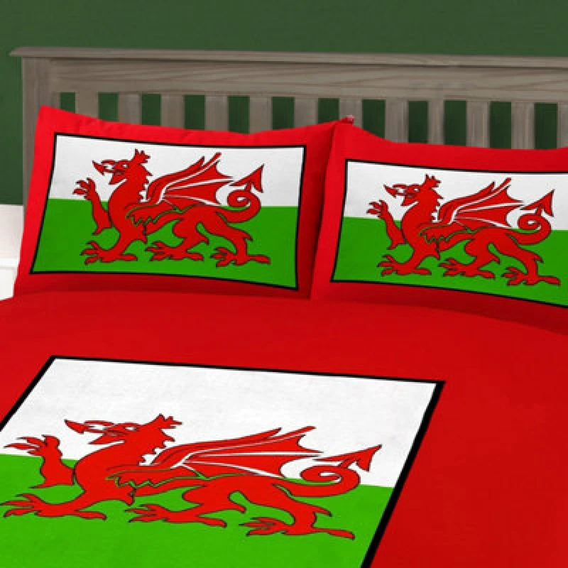Image of Velosso Vibrant Welsh Dragon Design Duvet Cover Set With Pillowcases, Breathable Cotton Bedding, Durable & Button Enclosure - Red