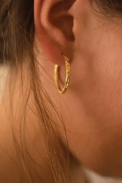 Image of Elk & Bloom 14K Medium Gold Thin Hoop Earrings Gold