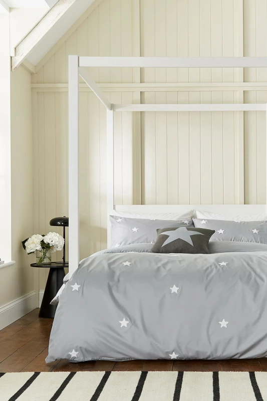 Image of Helena Springfield Helena Springfield 'Tufted Star' Woven Duvet Cover Set in Grey Size: King Grey King Unisex 5016709702737