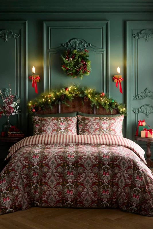 Image of Laurence Llewelyn-Bowen 'Festive Robin' 100% Cotton Duvet Cover Set in Red Size: Double Red Unisex Double