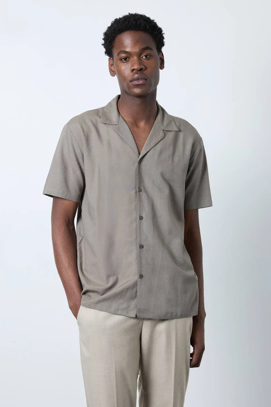 Image of Burton Burton Men Khaki Linen Blend Short Sleeve ResorT-Shirt Size: X-Large Khaki X-Large Male 5045773813711