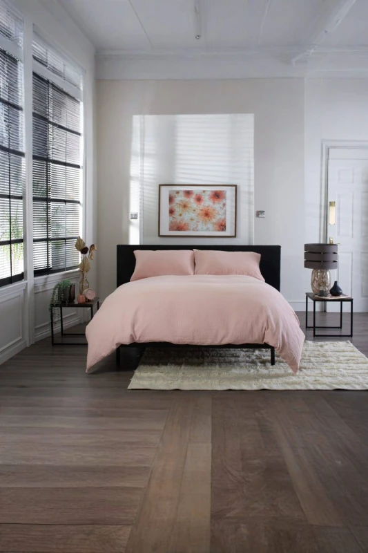 Image of The Lyndon Company St Quentin 100% Cotton Reversible Duvet Bedlinen in Rose Size: King Rose Unisex King