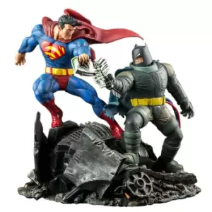 image of DC Collectibles The Dark Knight Returns: Superman v Batman Statue