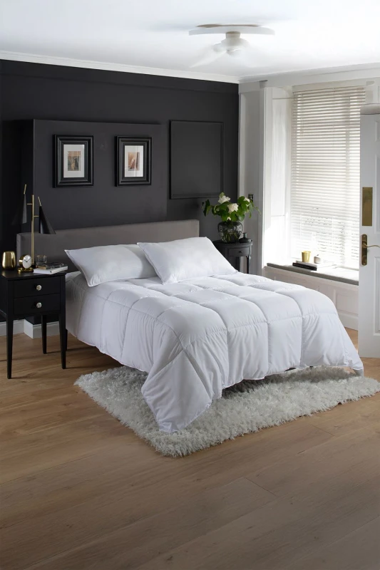 Image of The Lyndon Company Hotel Premium Soft Touch 13.5 Tog All Year Round Duvet in White Size: Single White Unisex Single