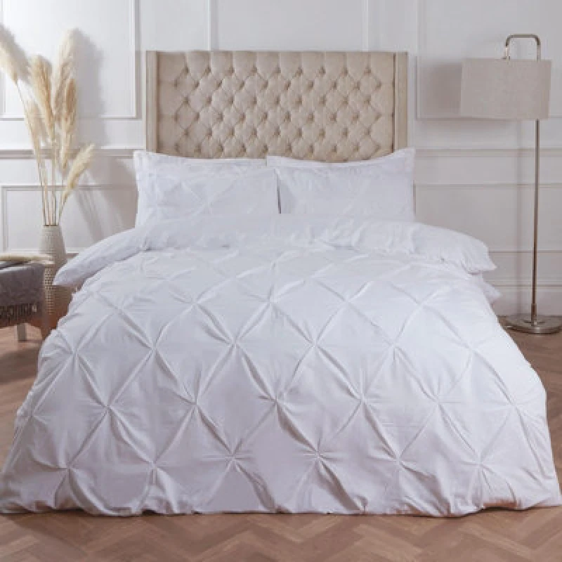 Image of OHS OHS Diamond Pintuck Duvet Cover with Pillowcase in White Size: Double White Double Unisex 5027434121779