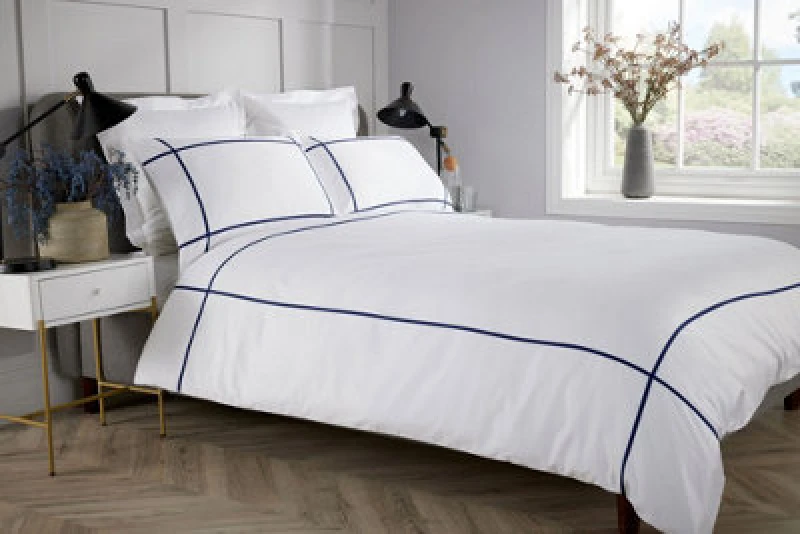 Image of Bellissimo Home Bellissimo Home Super King Size Navy Criss Cross 400 Thread Count Duvet Set - White - Wilko White