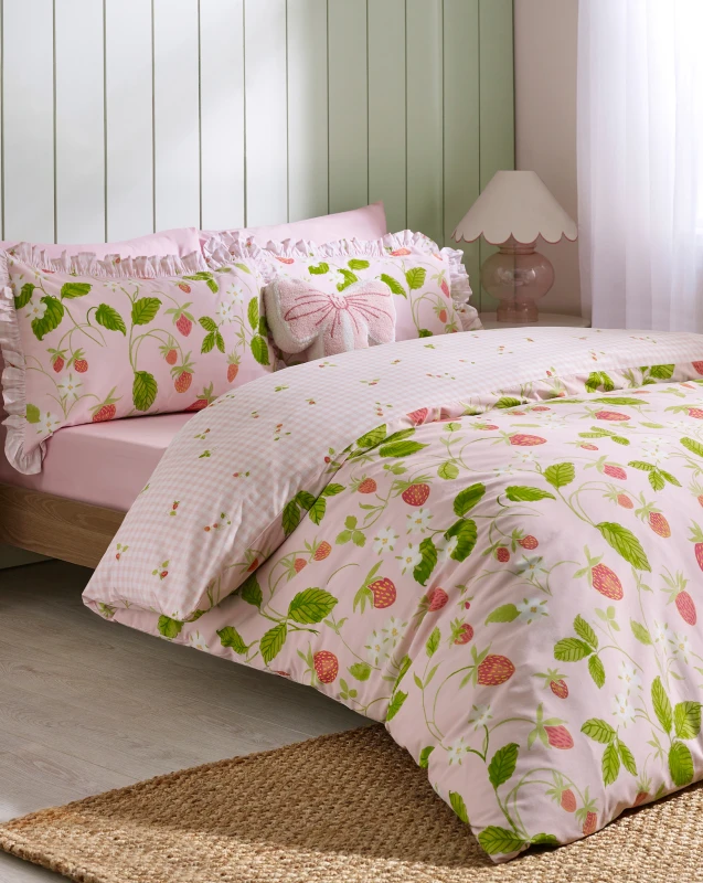Image of Catherine Lansfield Catherine Lansfield Strawberry Duvet Set Pink - Catherine Lansfield - Size: DOUBLE Pink DOUBLE GZ22202