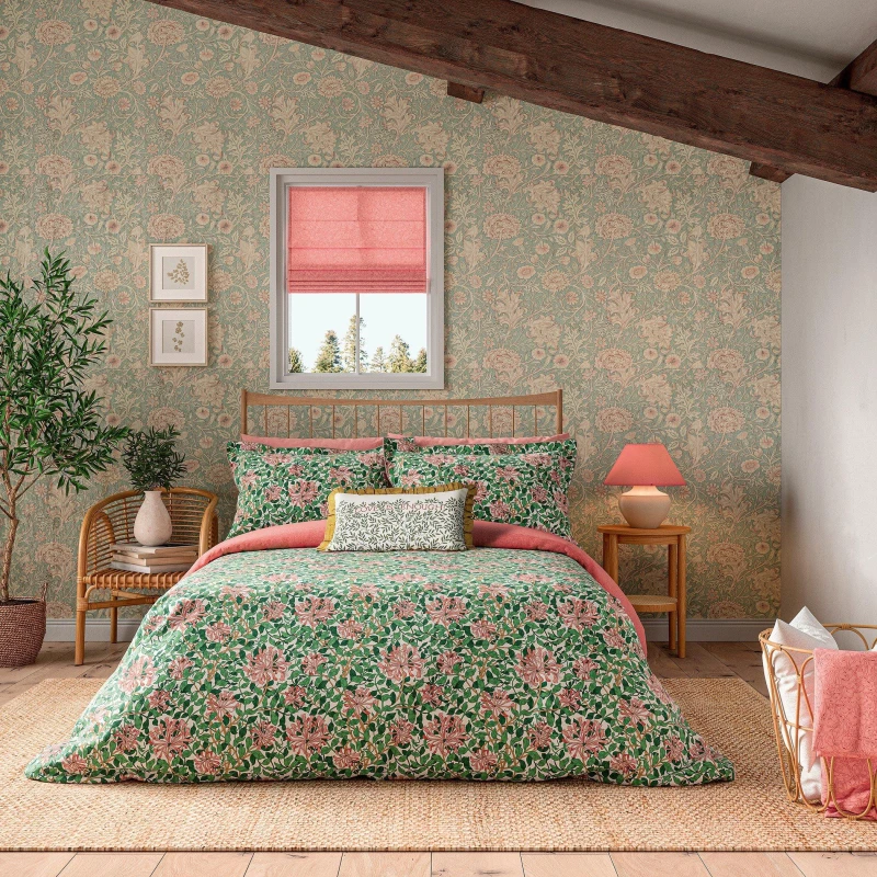 Image of Morris and Co Honeysuckle Cotton Duvet Cover Set Evergreen unisex Single