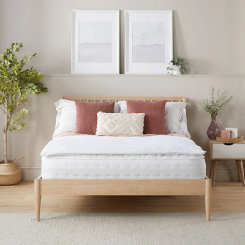 Image of Slumberdown Slumberdown Sleep Soundly Rebound Mattress Topper in White Size: King White King Unisex 5012924071788