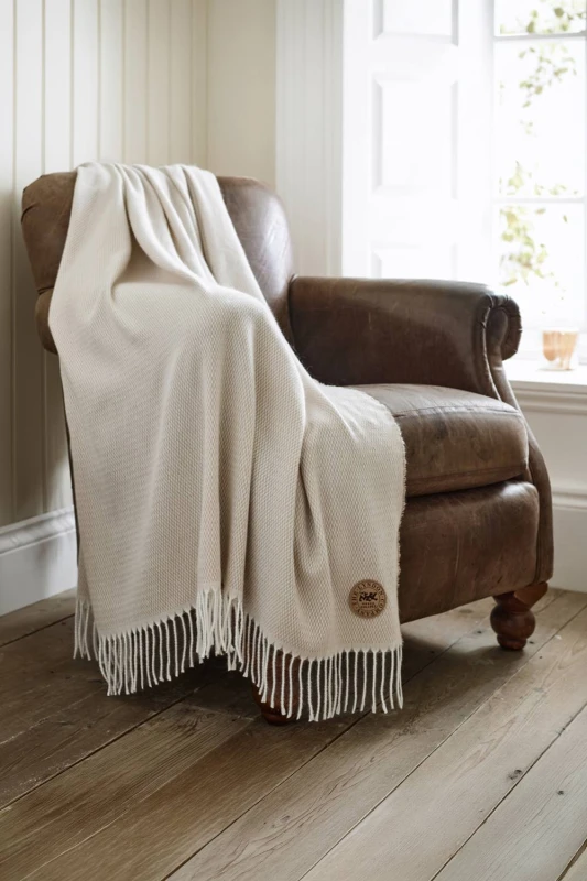 Image of The Lyndon Company Arcadia Throw Supersoft 470gsm Jacquard Throw in Beige Size: 130cm x 170cm Beige Unisex 130cm x 170 cm