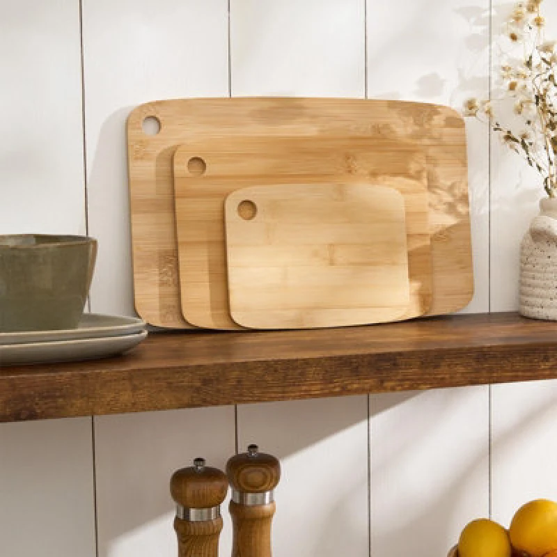 Image of OHS OHS Set of 3 Acacia Wood Chopping Boards Non Slip Cutting Board in Natural Natural One Size Unisex 5027434225491