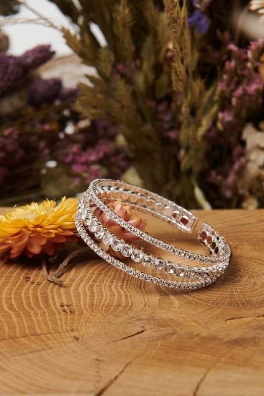 Image of Izabel London Womens Diamante Detail Dainty Bracelet in Silver Silver Female One Size