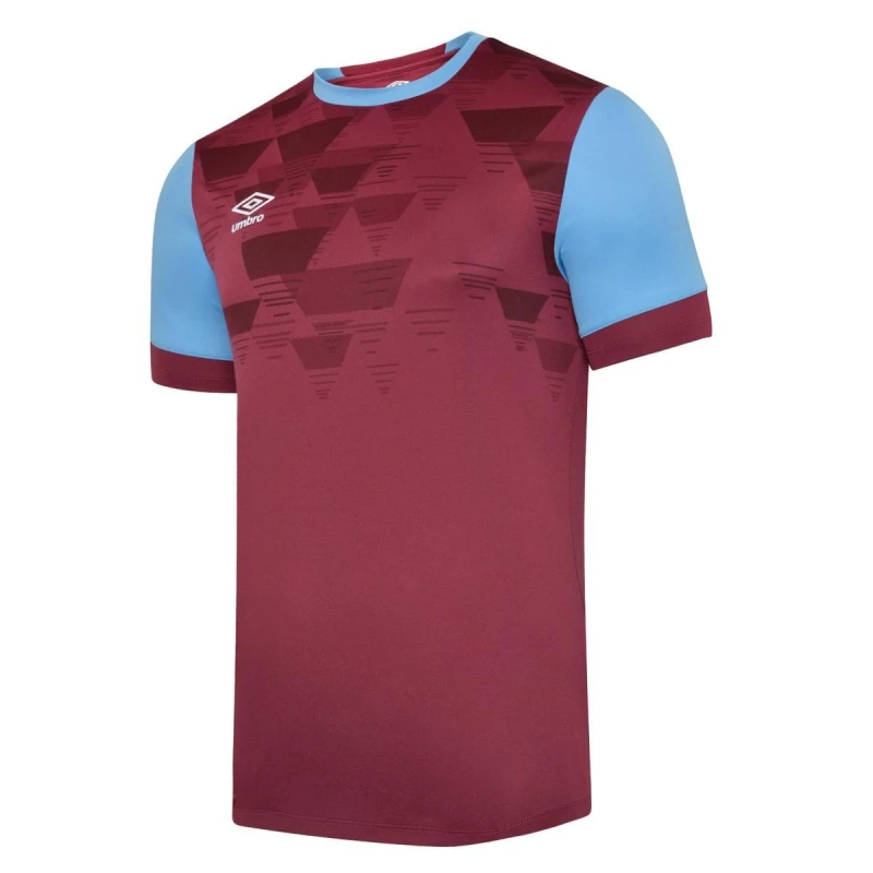 Image of Umbro Umbro Men Vier Jersey in Scarlet Size: large Scarlet L Male 5063107674012
