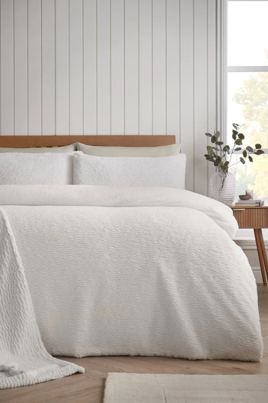 Image of Catherine Lansfield 'Textured Wave' Faux Fur Duvet Cover Set in Cream Size: King Cream Unisex King