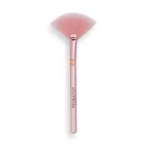 Makeup Revolution Create Detailed Fan Highlighting Brush R24