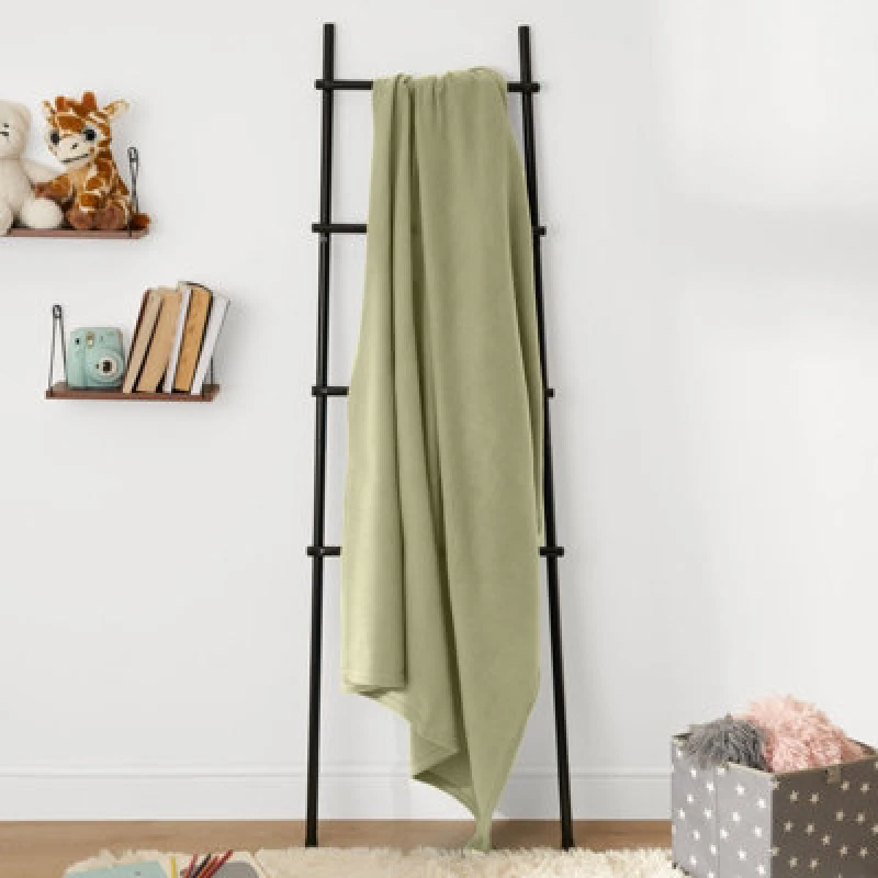 Image of OHS OHS Wholesale 10 Pack Plain Fleece Blanket Sofa Throw Joblot in Light Green Size: 120cm x 150cm Light Green 120cm x 150cm Unisex 5027434162666