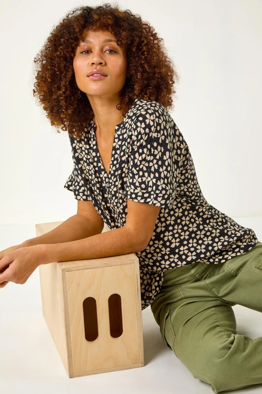 Image of Roman Abstract Print V-Neck Tunic Top Black
