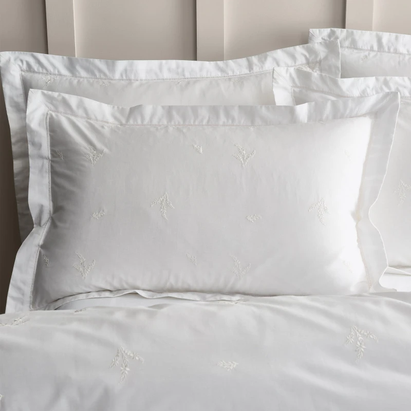 Image of Bianca Lottie Floral Embroidery 180 TC Oxford Pillowcase White unisex Oxford