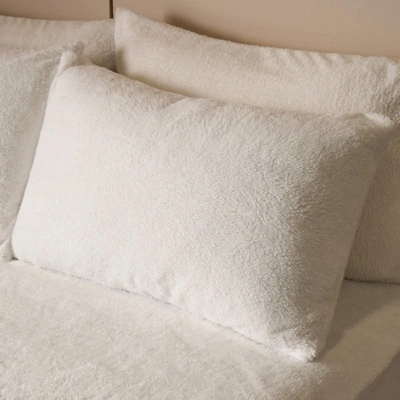 Image of OHS OHS 2 Pack Teddy Fleece Pillowcase Cover Bedding Set Thermal in White Size: Standard Pillow Case White Standard Pillow Case Unisex 5027434190546