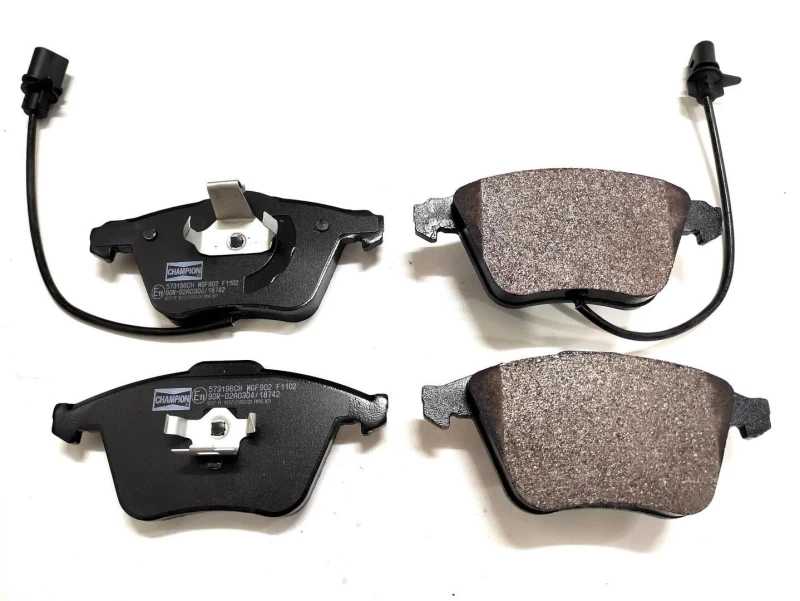 Image of Brake pad set CHAMPION 573196CH